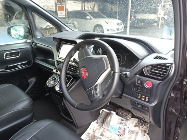 2018 Toyota Voxy (TRD)