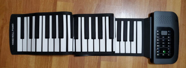 Piano - 88 Key Electronic Roll Up Piano Keyboard!!
