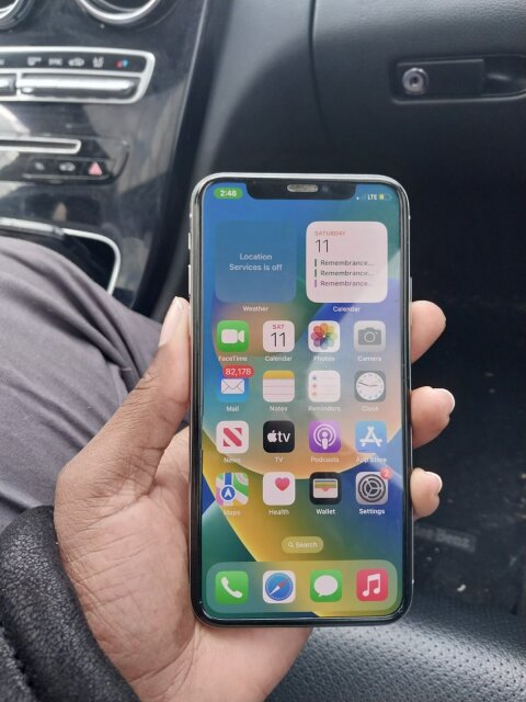 IPHONE XS 64GIG