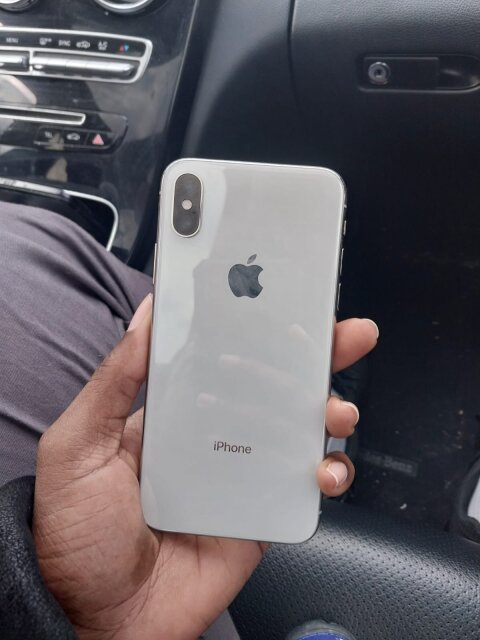 IPHONE XS 64GIG