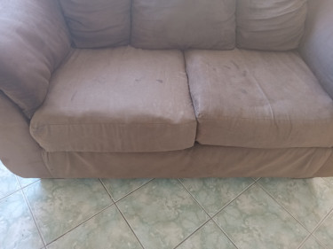 USED LOVE SEAT IN GOOD CONDITION 