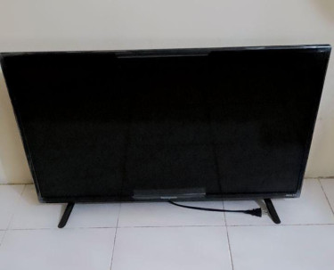 Refrigerator($45,000)- Smart Tv 32inch($28,000) Ov