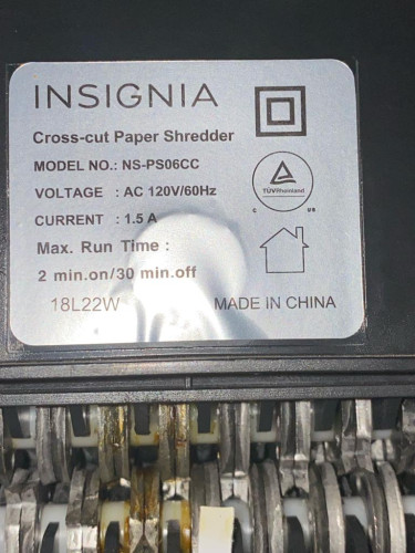Shredder (NS-PS06CC)Insignia 6-Sheet Crosscut Blac