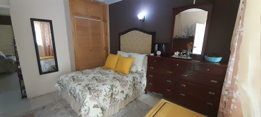 1 Bedroom Apt With Powder Room And Laundry Room.