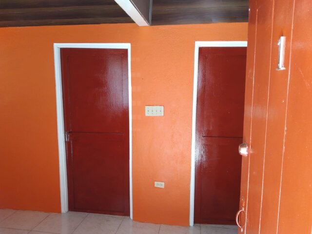 2 Bedrooms 1 Bathroom Flat