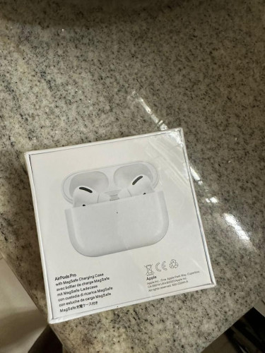 Airpods Pro W/ MagSafe Charging Case