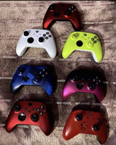 FAILY NEW XBOX ONE CONTROLLERS 