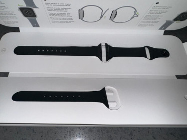 Apple Watch Series 6 40mm Aluminum With Black Band
