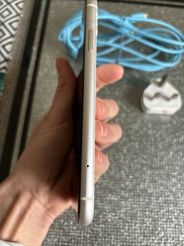 Apple IPhone 11 64GB White (Unlocked) A2221 (GSM)