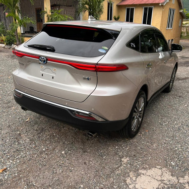 TOYOTA HARRIER Z 2020 (Newly Imported)