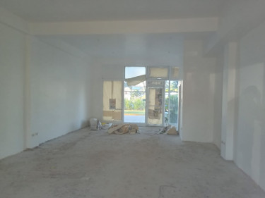 COMMERCIAL SPACE 744SQFT USD $1400/MONTH
