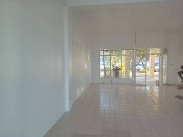 COMMERCIAL SPACE 744SQFT USD $1400/MONTH