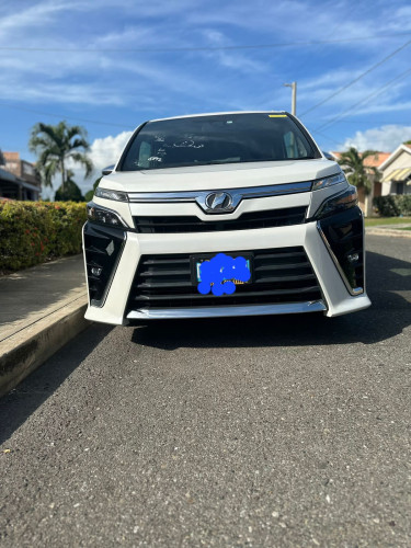 2018 Toyota Voxy