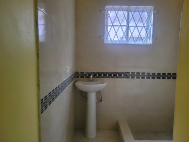 2 Bedroom 2 Bathroom Small Side For Rent