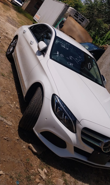 White 2018 Mercedes-Benz