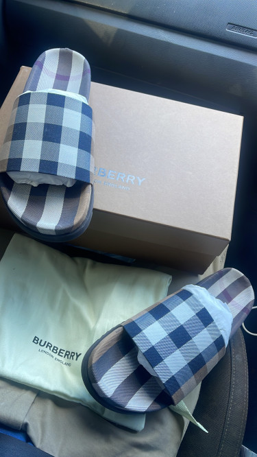 New Burberry Slides Size 9,(43) Fits 10 Aswell 