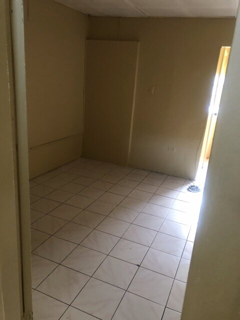 1 Bedroom With AC Own Bth, Shared Lrg Kit