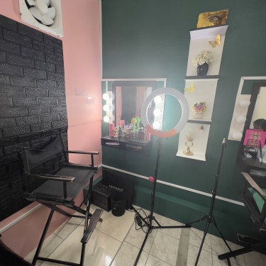 Makeup Or Braiding/ Wig Installer Booth