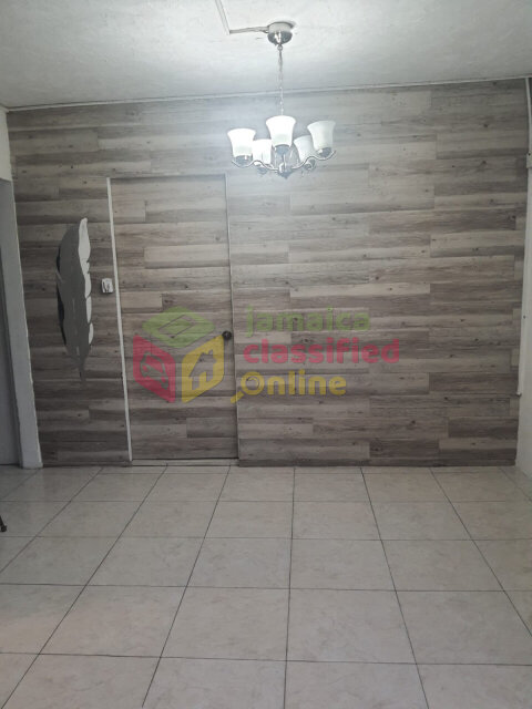 Unfurnished  2 Bedroom 1bth