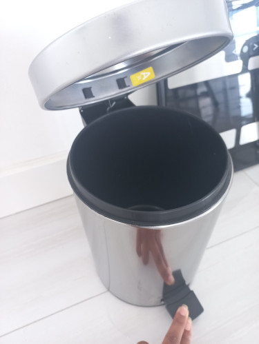 Brabantia Bathroom Set (Trash Can And Weight Scale
