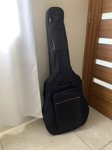 Acoustic Guitar With Bag 