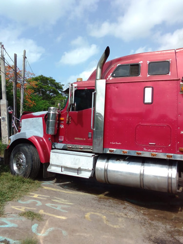 2005 International 9900I Trailerhead