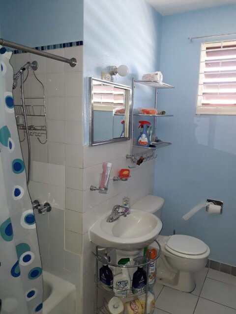 2 Bedroom 1 Bathroon Fully Furnished , Renovated