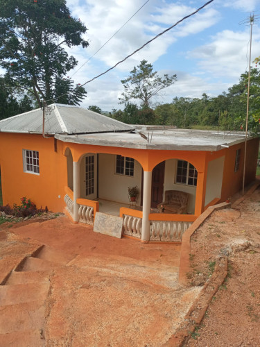 2 Bedroom House With Large Concrete Water Tank