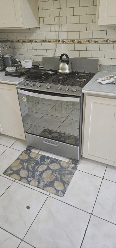 MIGRATE SALE Whirlpool 6b Stove W/ Oven + Griddle