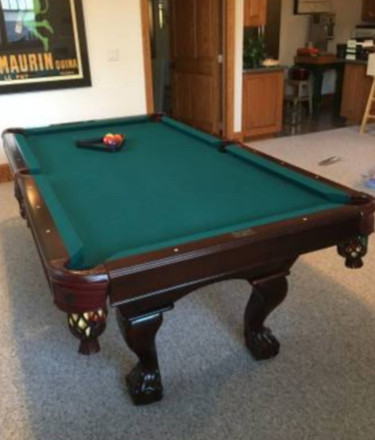 Brunswick Pool Table, Excellent Condition 