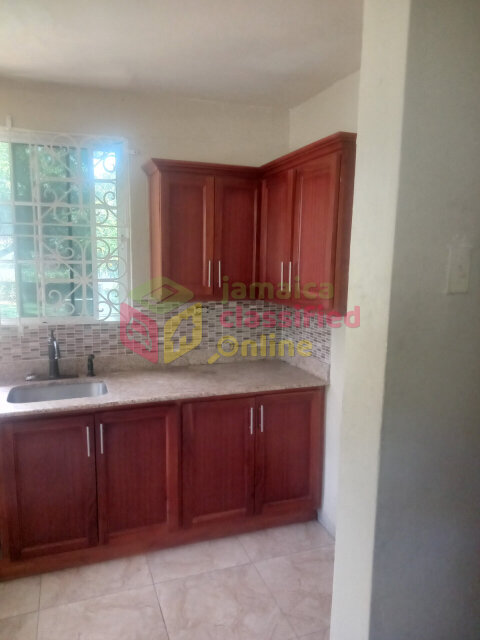 1 Bedroom Kitchen & Bathroom House