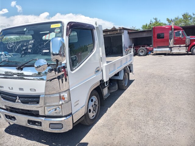 2014 MITSUBISHI CANTER