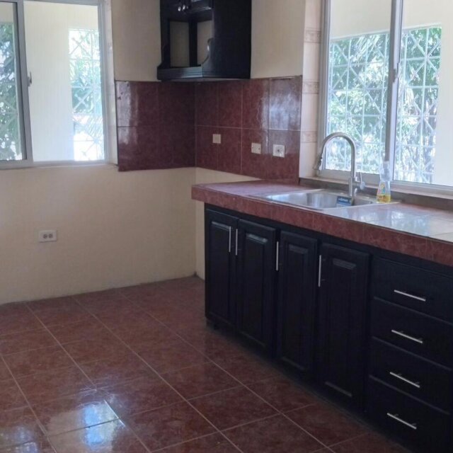 4 Bedrooms House For Rent