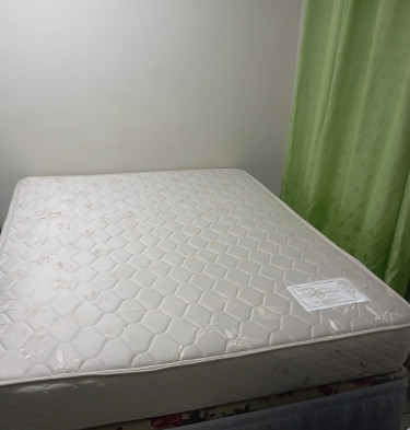 Queen Siz Mattress With Bed Frame