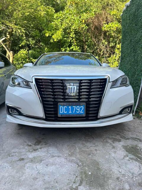 Toyota Crown Royal Saloon Hybrid Fully Loaded