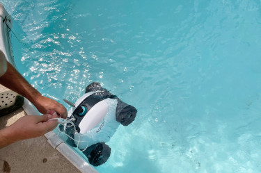 Swimming Pool Cleaner Technician 