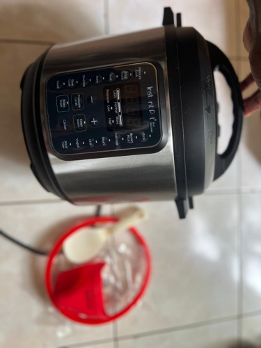 Instant Pot Multi-use Pressure Cooker 
