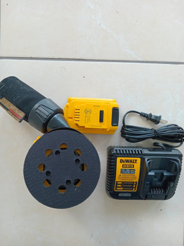 Dewalt  Random Ordit Palm Sander Set