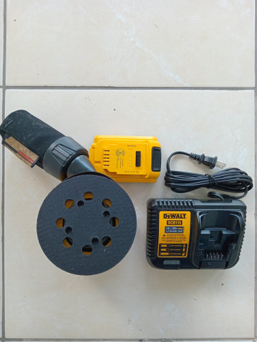 Dewalt  Random Ordit Palm Sander Set