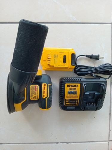 Dewalt  Random Ordit Palm Sander Set