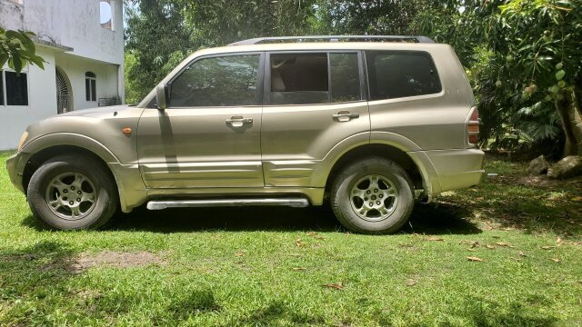 2002 Mitsubishi Pajero