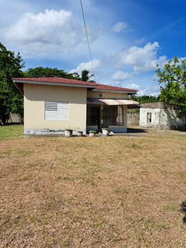 3 Bedroom Fixer Upper With Large Land Space