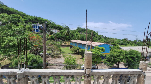 Three Storey Unfinished 6 Bedroom House