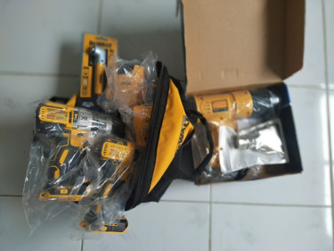 DeWalt Power Tool Combo (DCK299M2) +2xtra Items