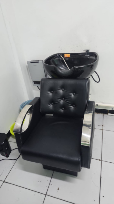 Salon Space For Rent 