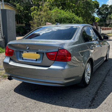 2010 BMW 320I