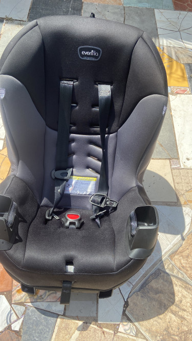 EvenFlo Car Safety Seat (adjustable)