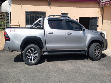 2016 Toyota Hilux SRV