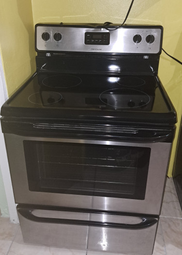 Frigidaire Electric Stove