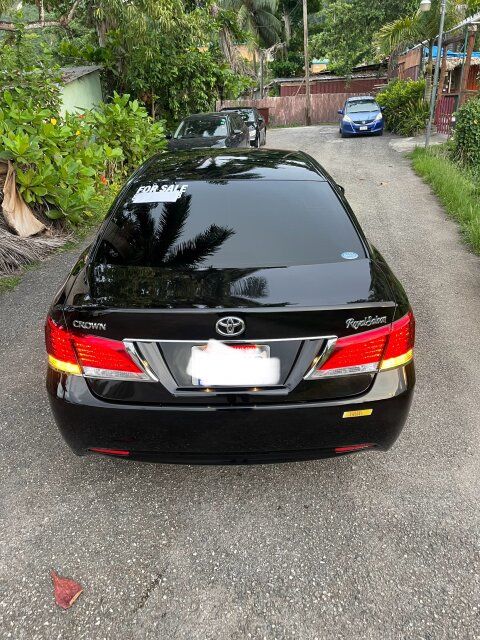 TOYOTA CROWN ROYAL SALOON